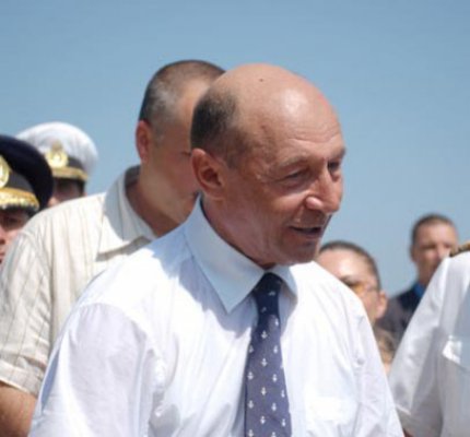 Băsescu: Guvernul îmi cere s-o fac pe premierul. Nu voi face un act ilegal la bătrâneţe!